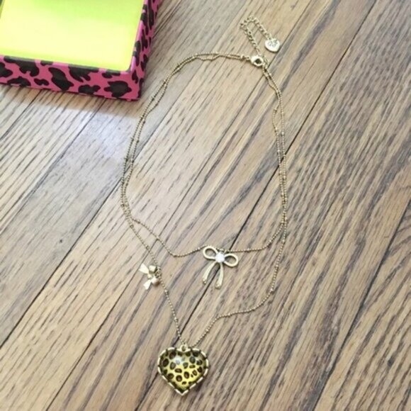 NIB Betsey Johnson Multi Strand Puffy Heart Animal Print Bow Charm Necklace - Picture 5 of 10